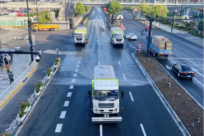 路面見(jiàn)本色丨米蘭·(milan)中國(guó)官方網(wǎng)站環(huán)境新能源環(huán)衛(wèi)裝備服務(wù)上海進(jìn)博會(huì)！